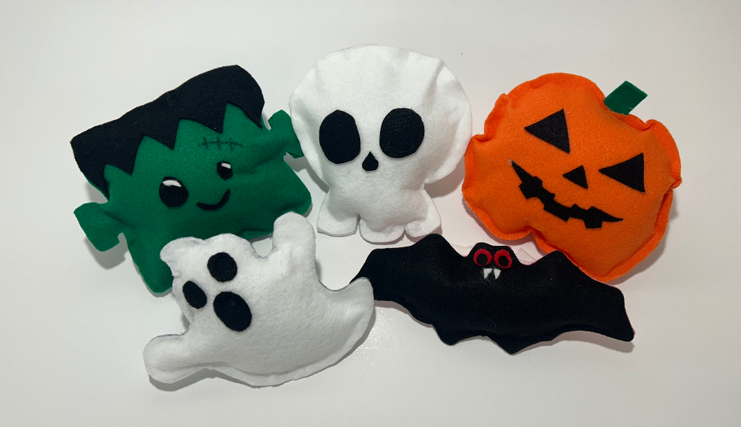 5 felt plushies: frankenstein, ghost, skull, bat, pumpkin